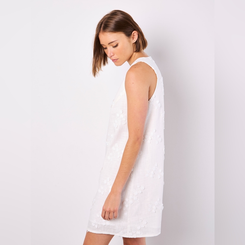 Applique Floral Sleeveless Shift Dress - Picture 14 of 14